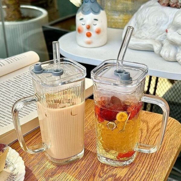 Smiley glass tumbler small with straw