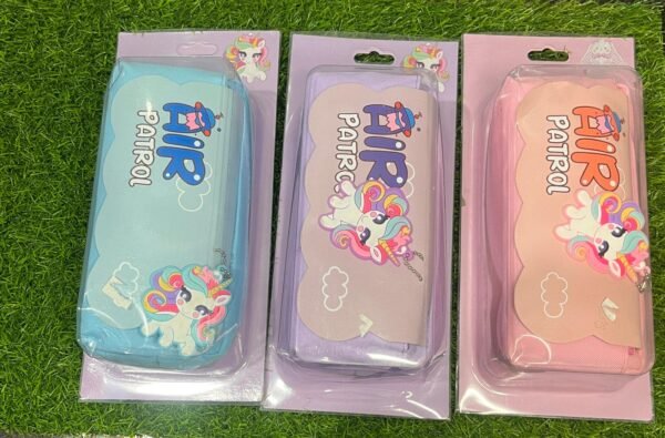 Pencil box with unicorn keychain - Image 2